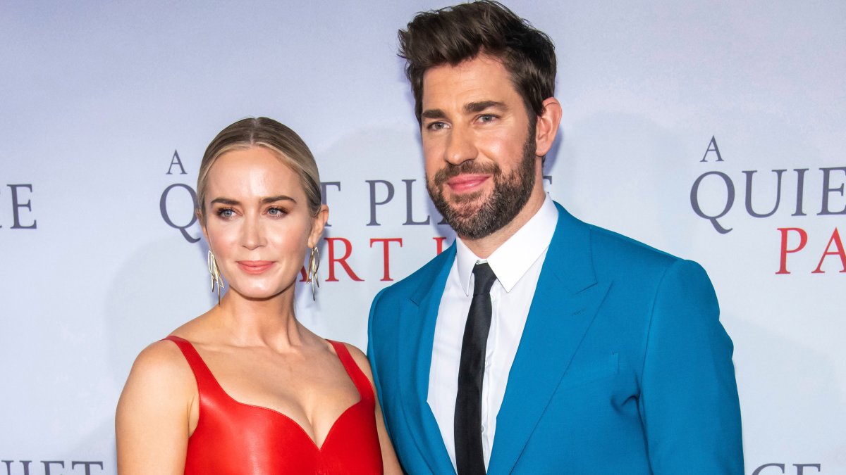 John Krasinski Reacts After Amy Schumer Jokes He and Emily Blunt Have a  &#39;Marriage for Publicity&#39; – NBC Chicago
