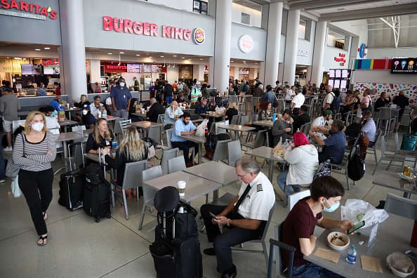 Airport Restaurants, TSA Offer $1,000 Bonuses in Hiring Scramble as Travelers Face Long Lines - Vimarsana News