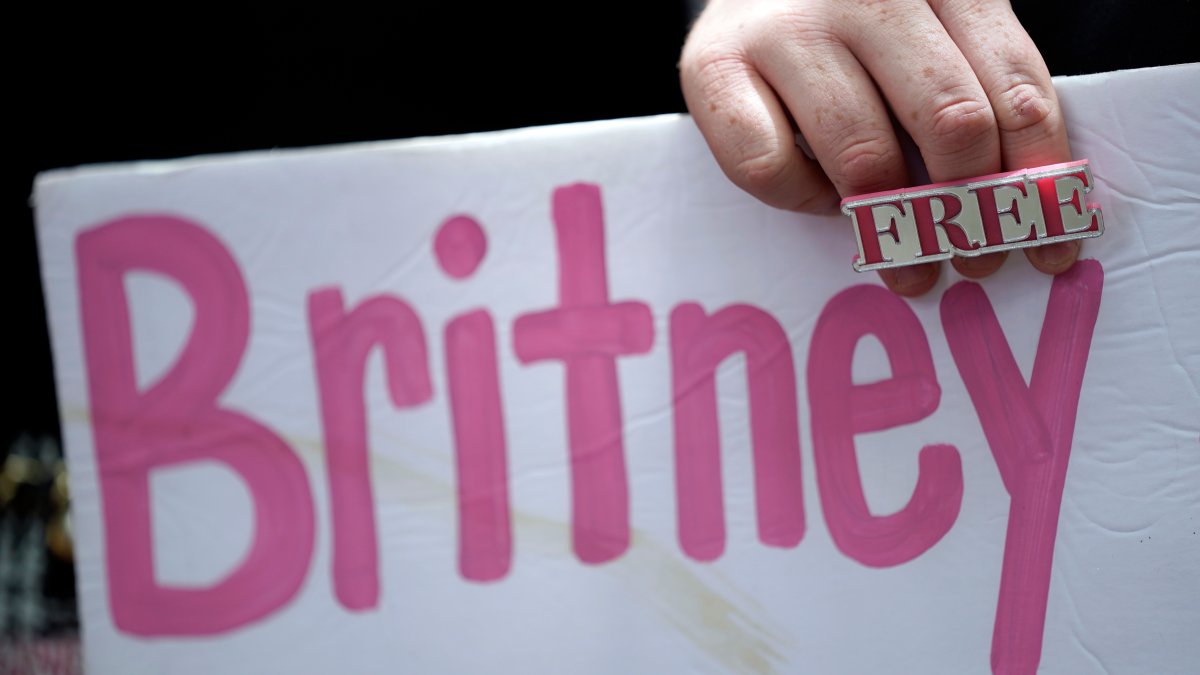 Britney Sign EXPLAINER: How Conservatorships Like Britney Spears’ Work – NBC Chicago