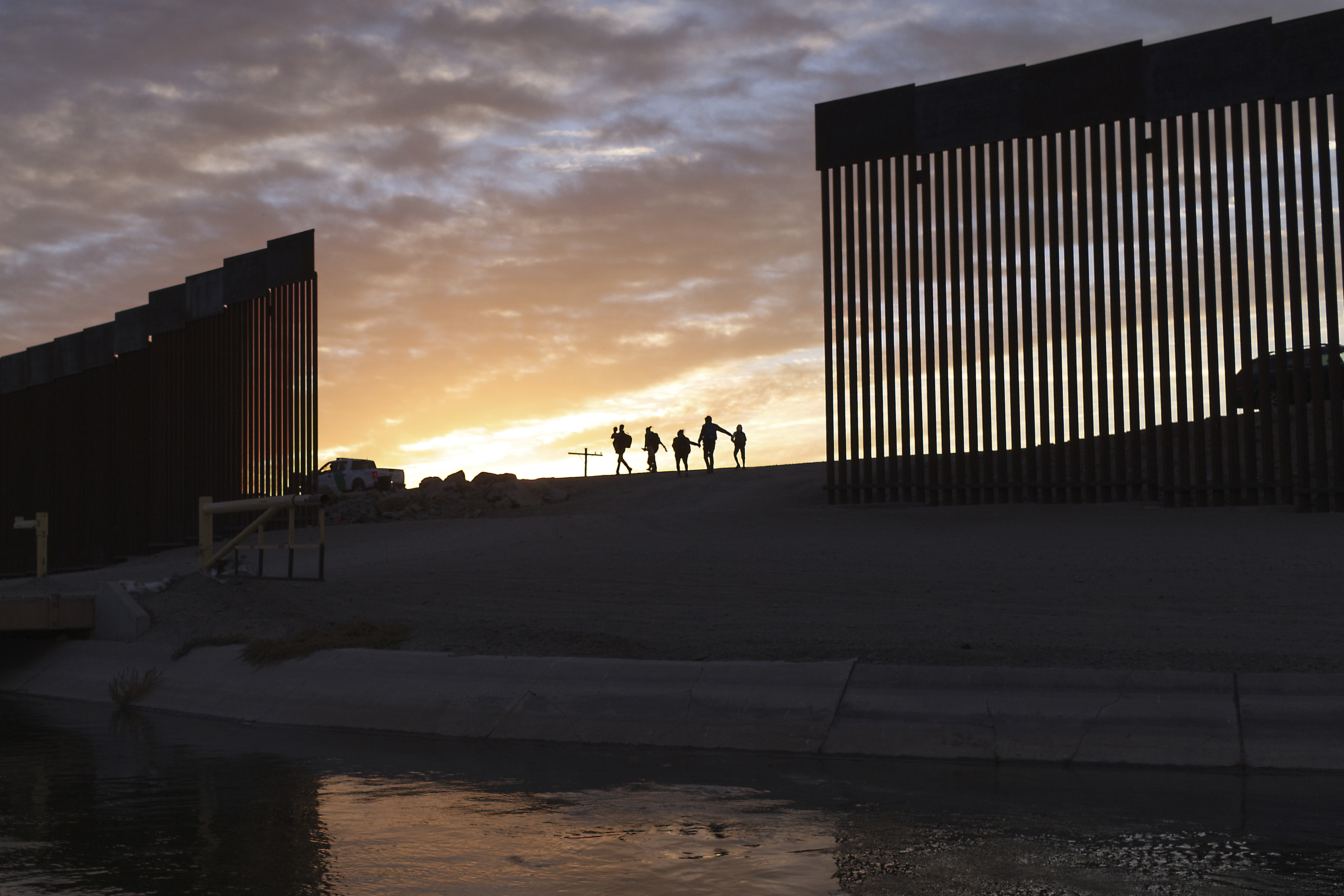 Gov. Abbott Vowed to Build a Wall With Mexico. Texas Borderland Owners ...