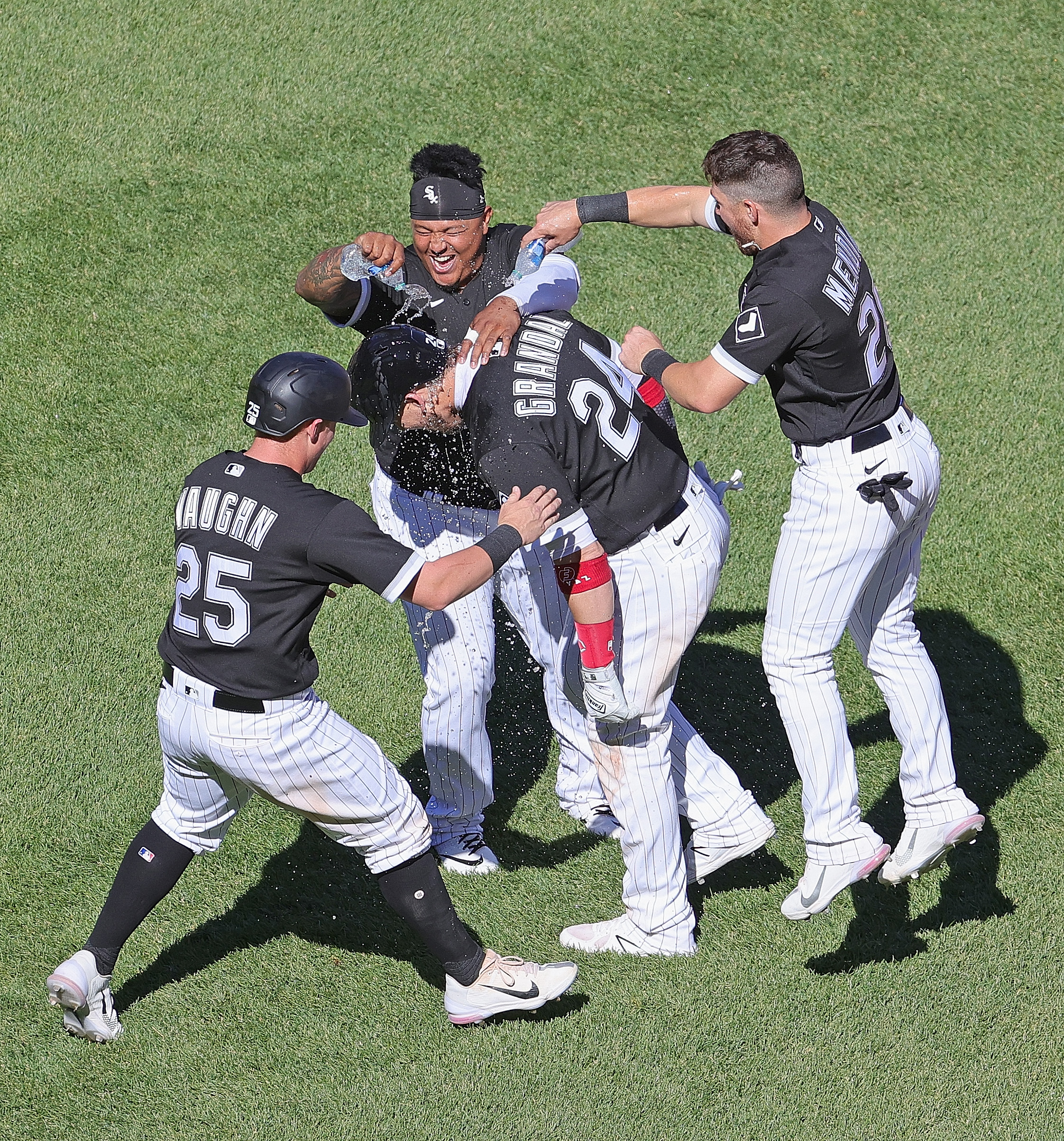 White Sox: Yermin Mercedes starts season 8-for-8 to set MLB record