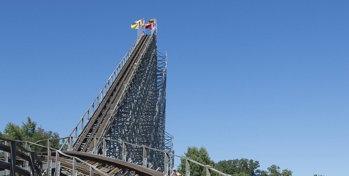 Woman Dies After Passing Out on Indiana Theme Park Roller Coaster