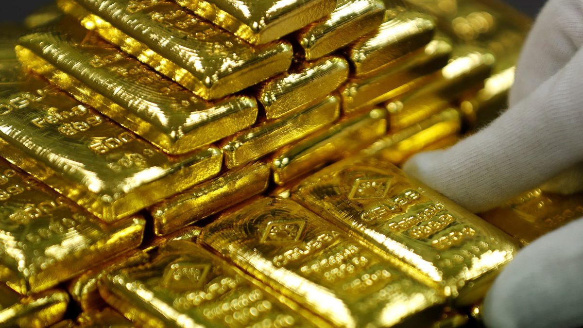 Gold Climbs to Levels Not Seen Since September 2020. How ETF Investors Are Playing the 'Safe Haven' Metal – NBC Chicago - Vimarsana News