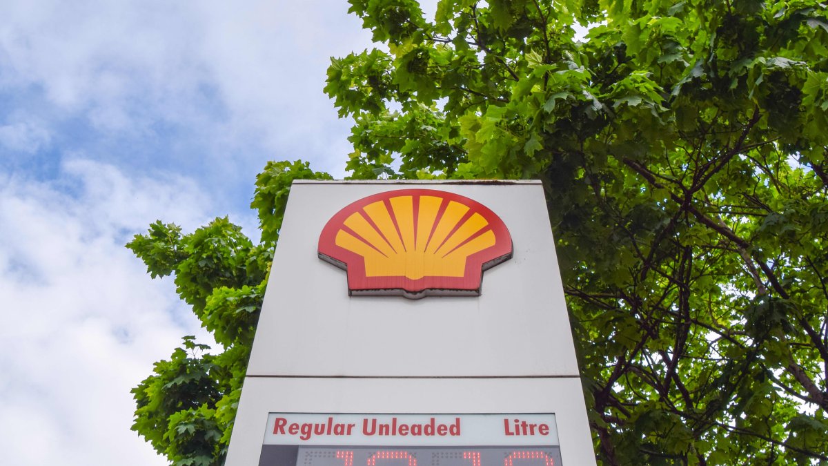 Shell's Board of Directors Sued for 'Failing to Properly Prepare' for the Energy Transition – NBC Chicago - Vimarsana News