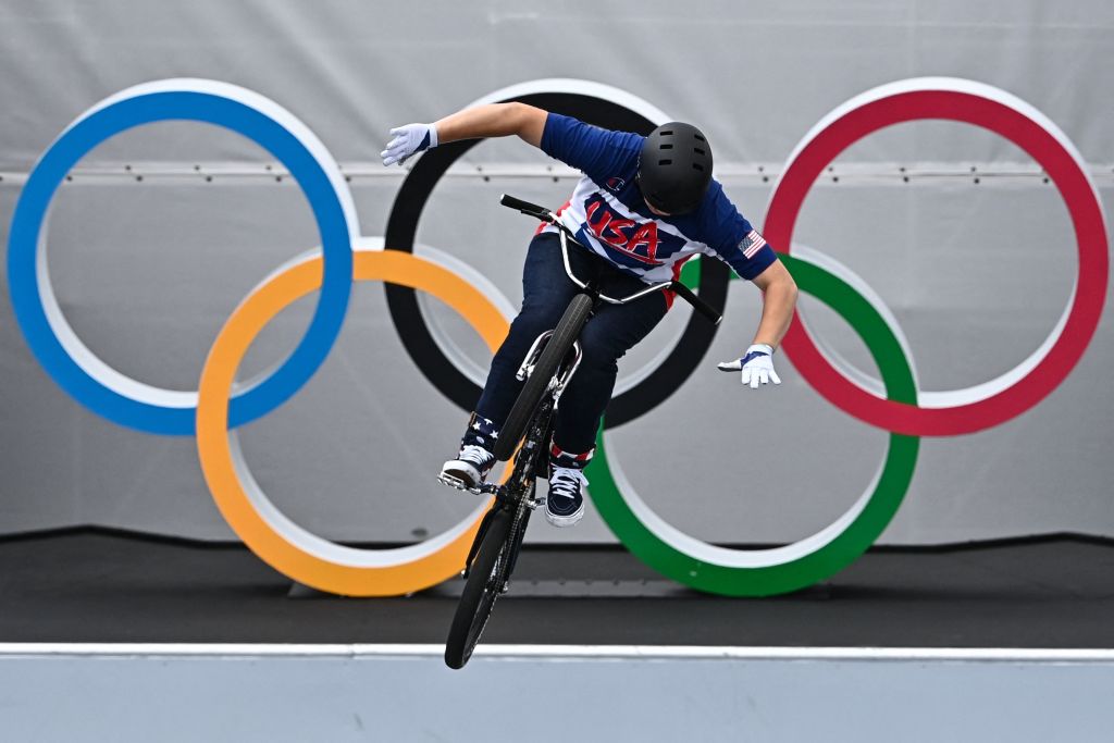 Flips and tricks in BMX freestyle finals at UCI championships - BBC News