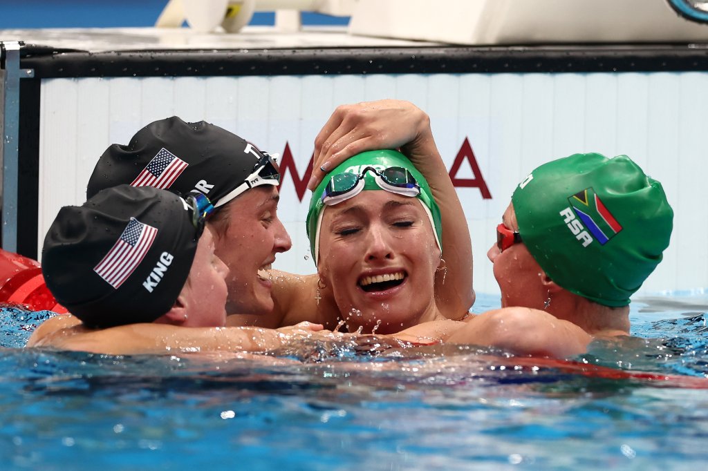 Tatjana Schoenmaker of Team South Africa is congratulated by Lilly King of Team United States, Annie Lazor of Team United States and Kaylene Corbett of Team South Africa