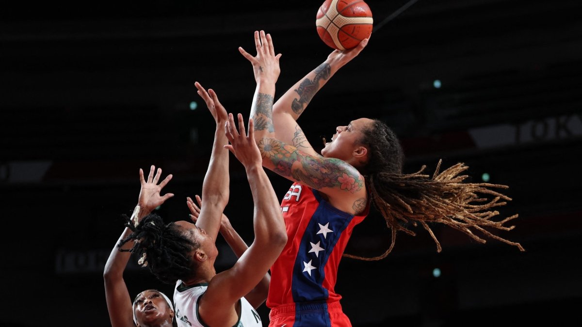 Team Usa Women S Basketball Wins 50th Straight Olympic Game Nbc Chicago