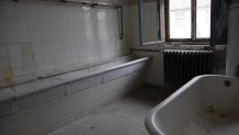 (GERMANY OUT) Germany - Brandenburg - Elstal: Deserted houses for the athletes in the former Olympic Village (Olympic Games 1936 in Berlin). A wasted bathroom at the "Jesse Owens House" (Photo by Montag/ullstein bild via Getty Images)
