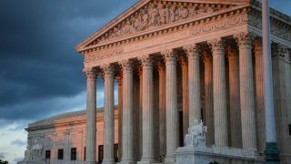 Corte suprema mantiene restricciones para votación en Arizona y dictamina que no son discriminatorias