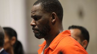 CHICAGO, IL – SEPTEMBER 17: Singer R. Kelly appears during a hearing at the Leighton Criminal Courthouse on September 17, 2019 in Chicago, Illinois. Kelly is facing multiple sexual assault charges and is being held without bail. (Photo by Antonio Perez – Pool via Getty Images)