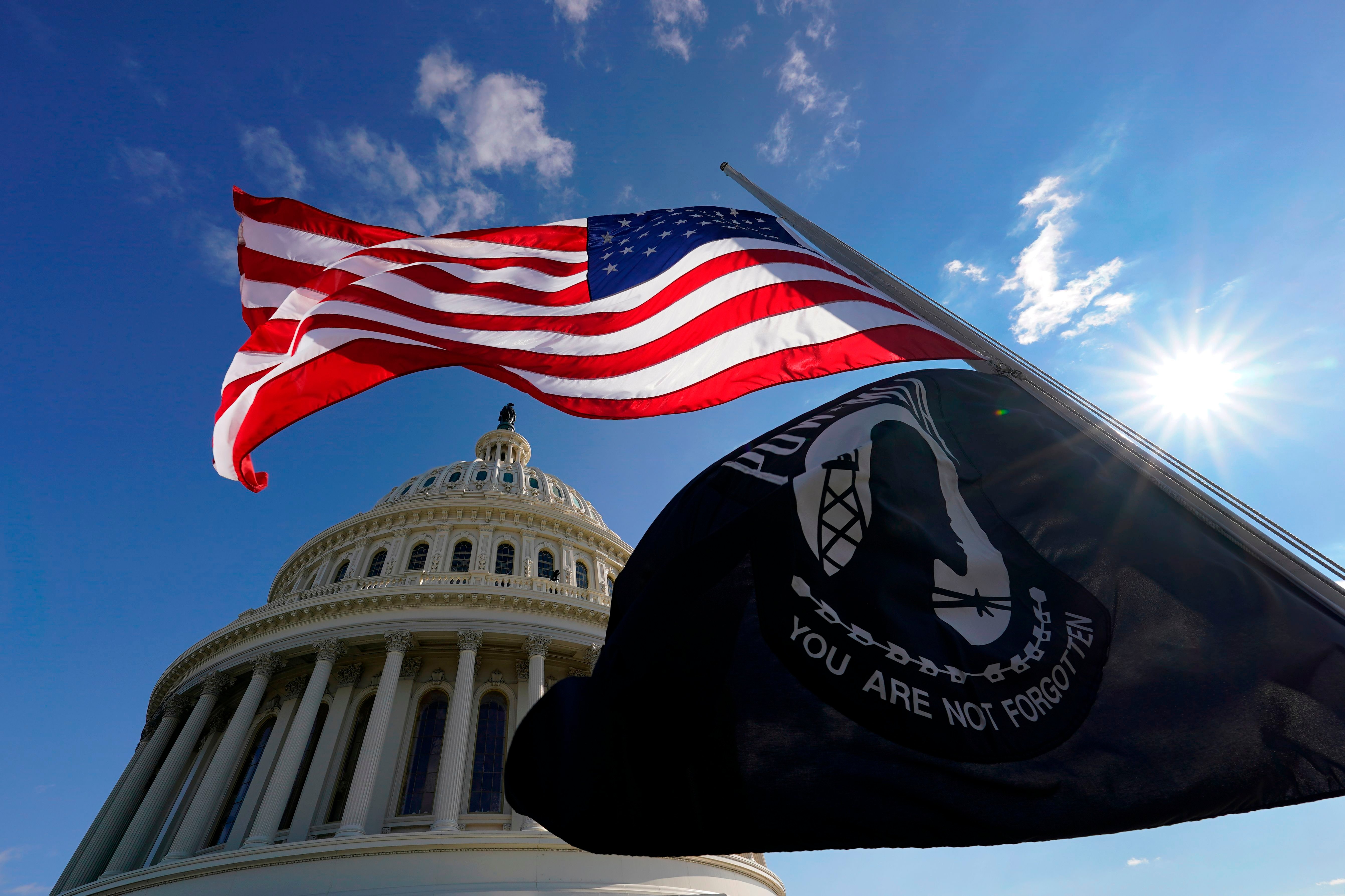 Woman who wore POW/MIA bracelet for almost 40 years shares story at Arlington Heights ceremony – NBC Chicago - Vimarsana News
