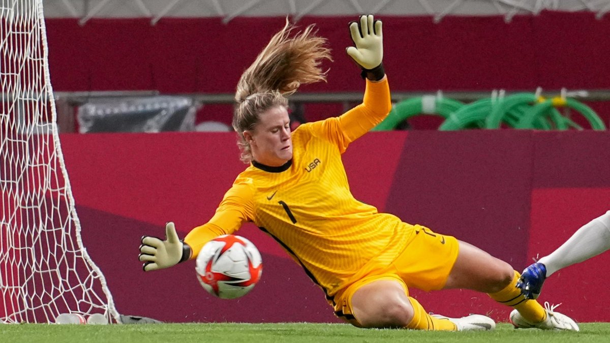 Team Usa Goalkeeper Naeher Injured In Olympic Semifinal Nbc Chicago