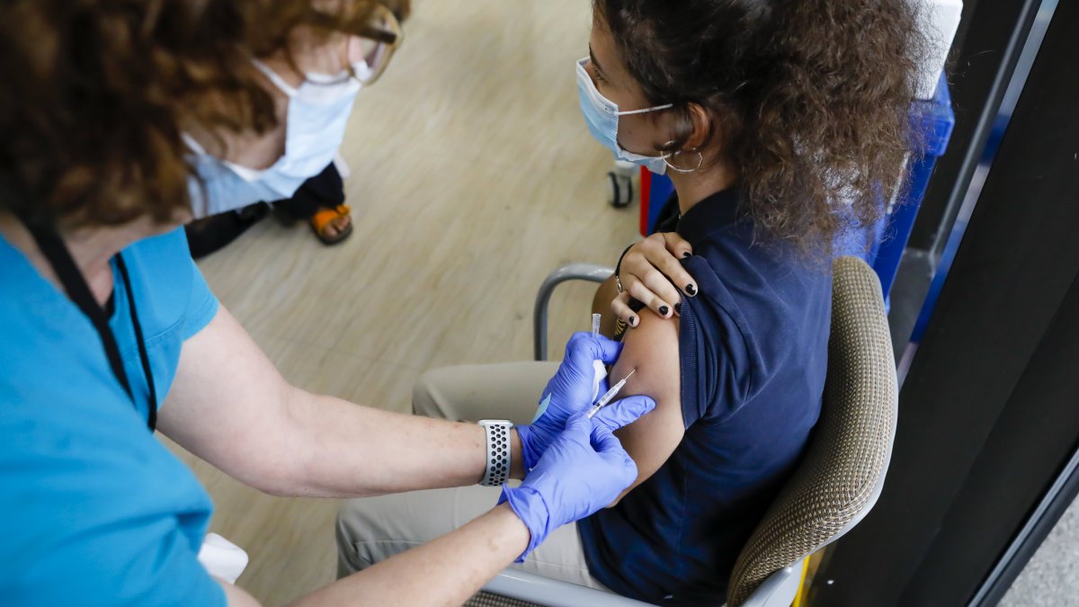 Illinois Coronavirus Updates: New Booster Shot Clinic, Kid Vaccination Preps, Halloweek - Vimarsana News