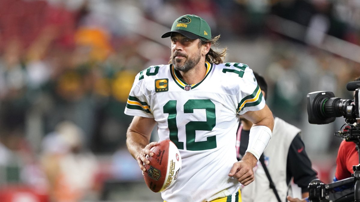 Aaron Rodgers Tweets Clarification on New Packers Contract