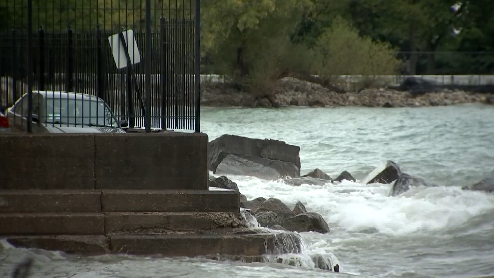 Residents Along Lake Michigan Brace for High Waves, Flooding This Week Residents Along Lake Michigan Brace for High Waves, Flooding This Week