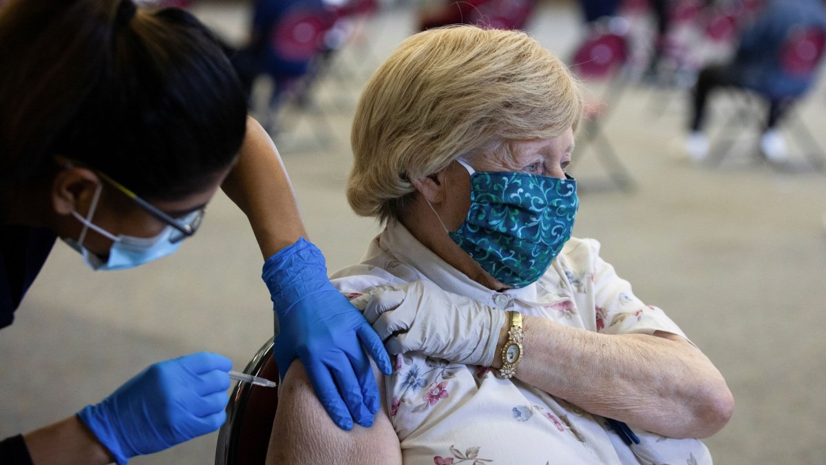Illinois Coronavirus Updates: Booster Shot Timing, Latest on Holiday Guidance - Vimarsana News