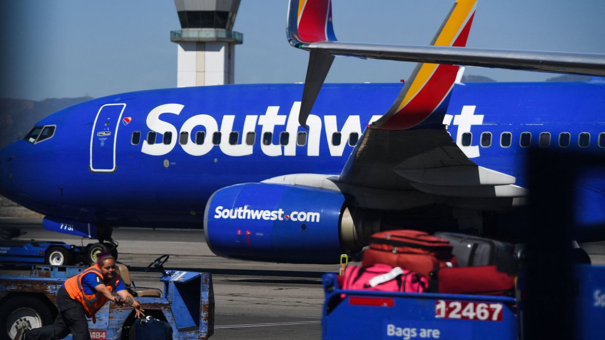 Southwest: We Won't Put Unvaccinated Workers on Unpaid Leave – NBC Chicago - Vimarsana News