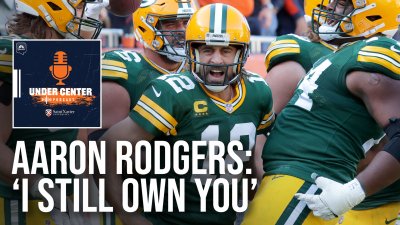 Aaron Rodgers salutes the Bears crowd after win 