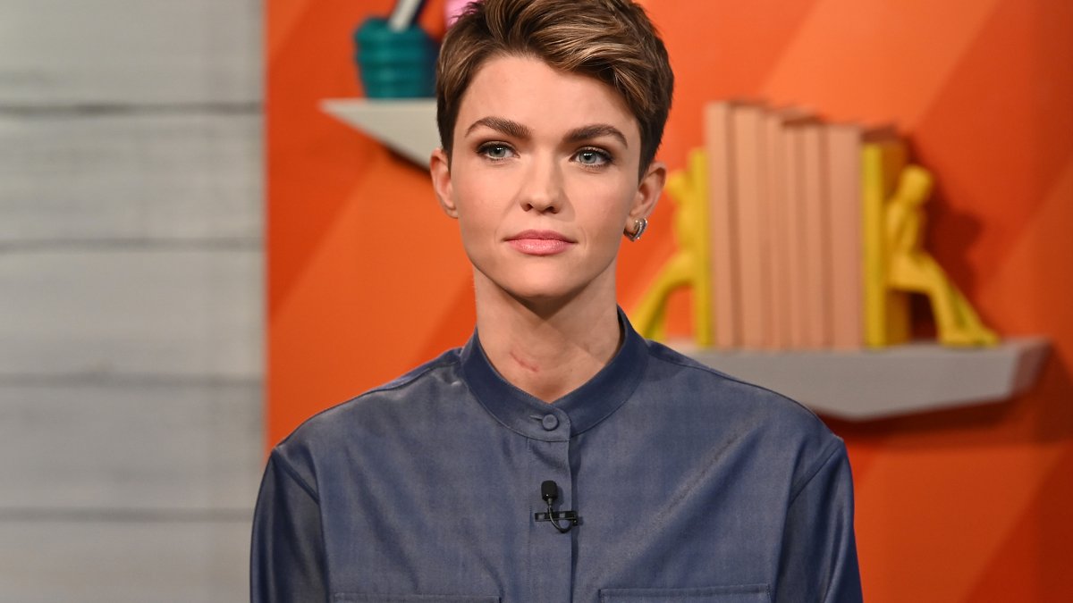 Джуманджи новый уровень актёры. Фразовый глагол set. Set after. Фразовый глагол set. Фильм для класса новый.