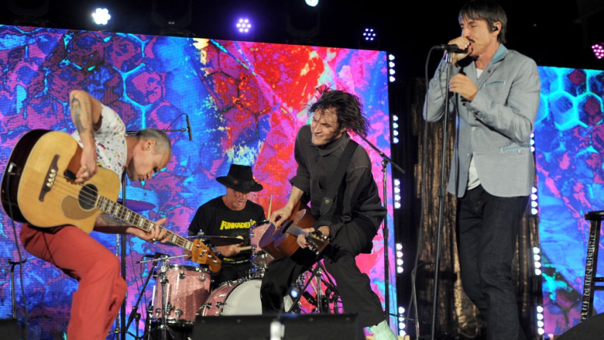 Red Hot Chili Peppers to Perform at Chicago’s Soldier Field in August