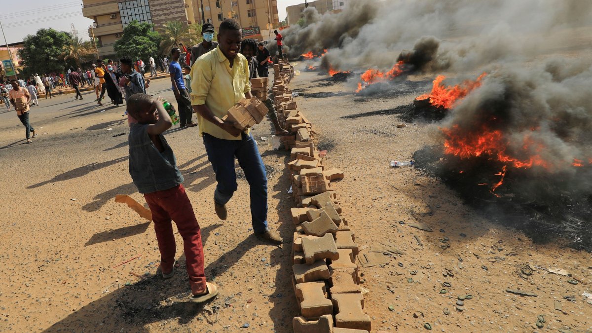 Sudan's Military Detains Prime Minister in Apparent Coup – NBC Chicago - Vimarsana News