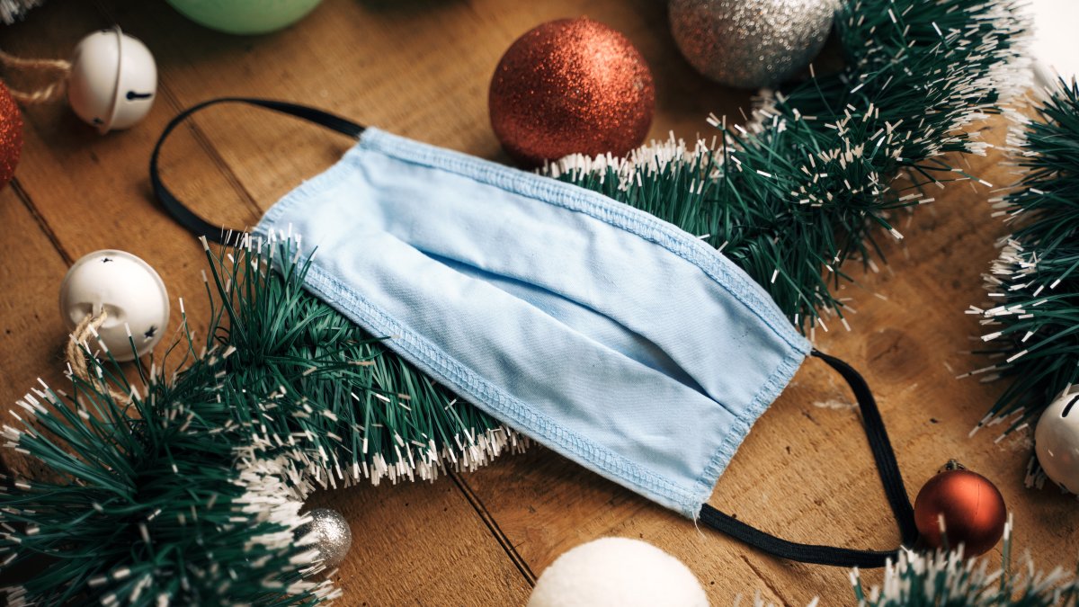 Illinois Coronavirus Updates: Top Doc on Masks, Holiday Parties - Vimarsana News