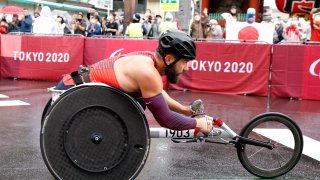 TOKYO, JAPAN – SEPTEMBER 05: Aaron Pike of Team United States competes in the men’s Marathon T54 on day 12 of the Tokyo 2020 Paralympic Games on September 05, 2021 in Tokyo, Japan. (Photo by Tasos Katopodis/Getty Images)