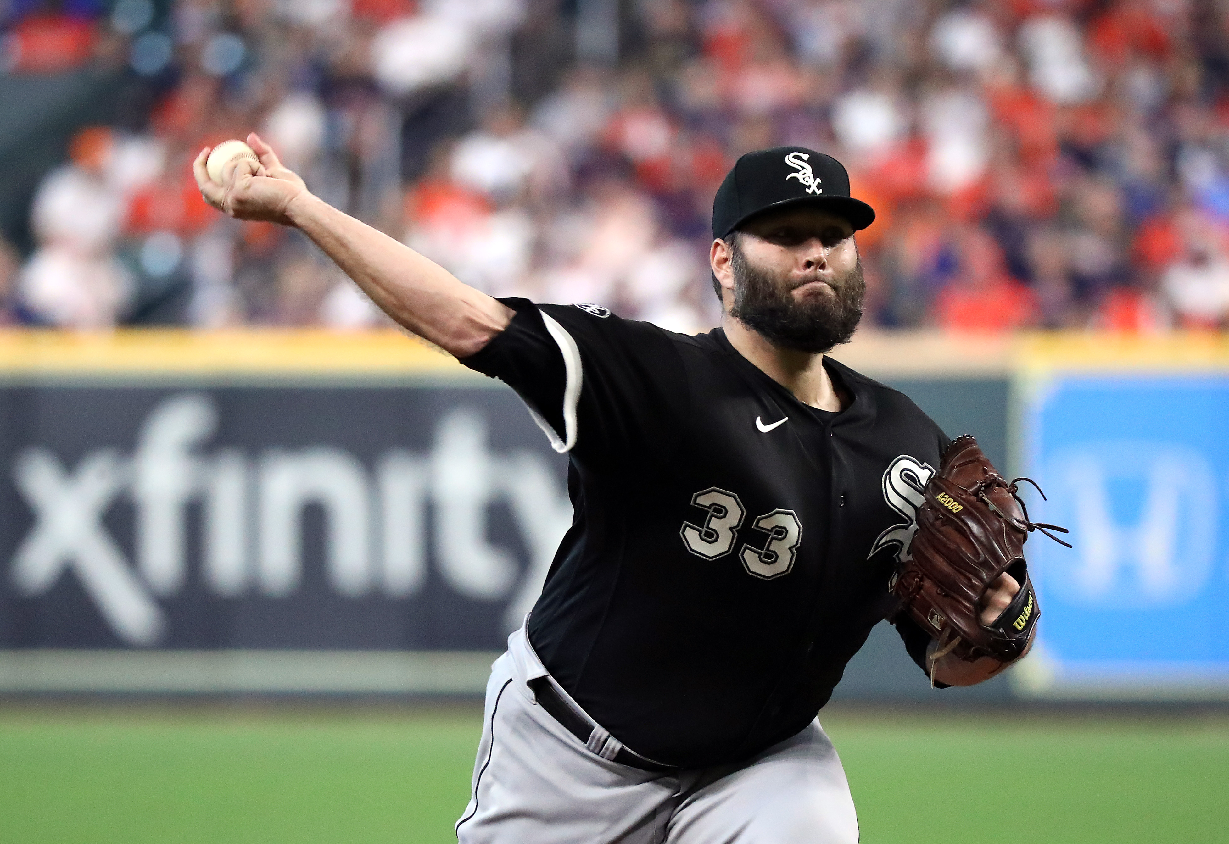 Lance Lynn of the Chicago White Sox pitches in the first inning