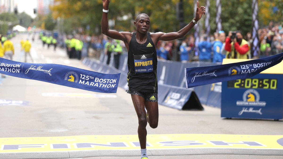 2022 Chicago Marathon Elite Runner Benson Kipruto NBC Chicago