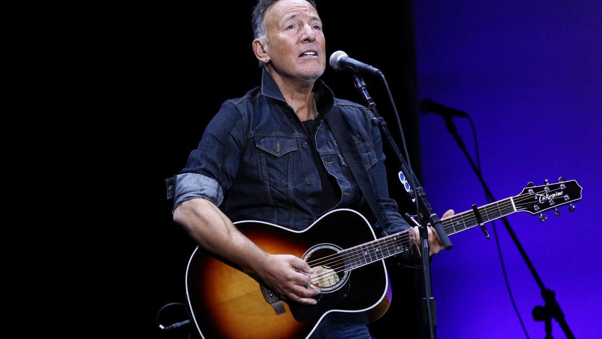 Bruce Springsteen tour postpones 3 shows due to illness – NBC Chicago