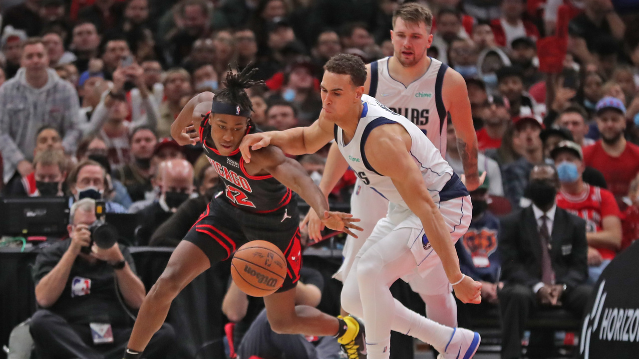 Bulls' Ayo Dosunmu Focused on Stamina, Not Starting for Lonzo Ball