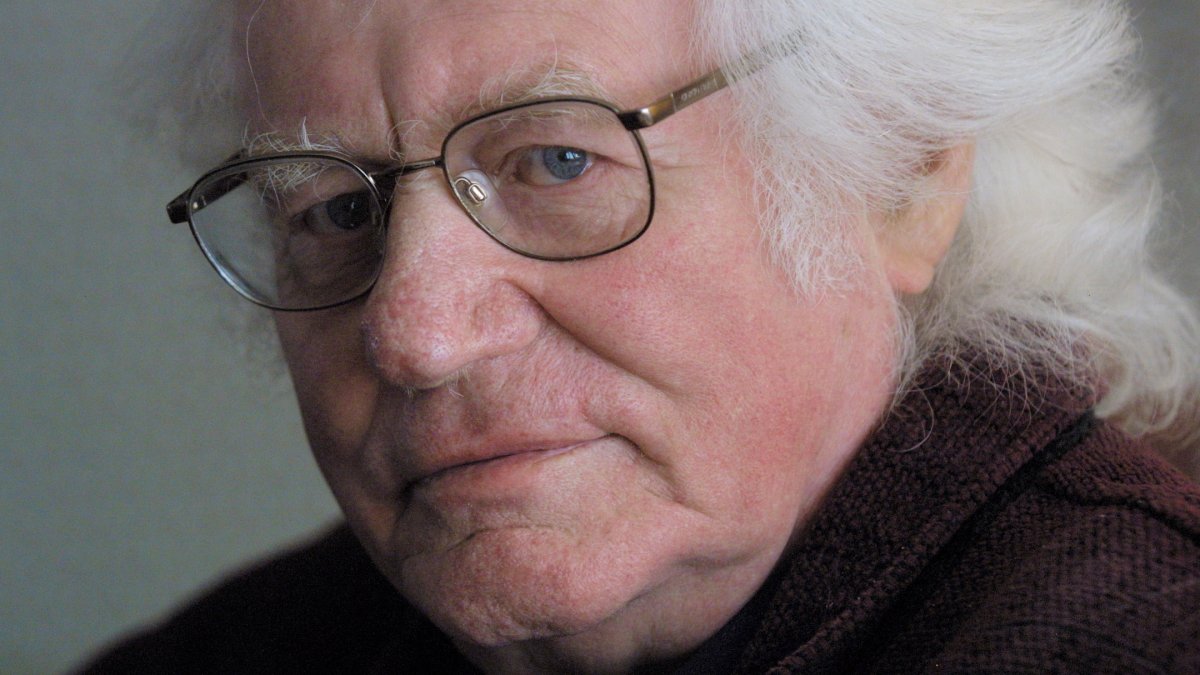 Prominent Poet Robert Bly, Author of 'Iron John', Dies at 94 – NBC Chicago - Vimarsana News