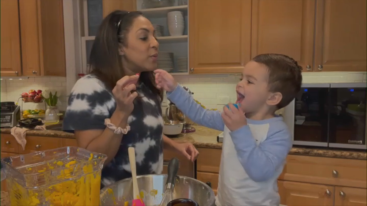 Watch: Alicia Roman Shows How to Make Her Favorite Pumpkin Banana Bread ...