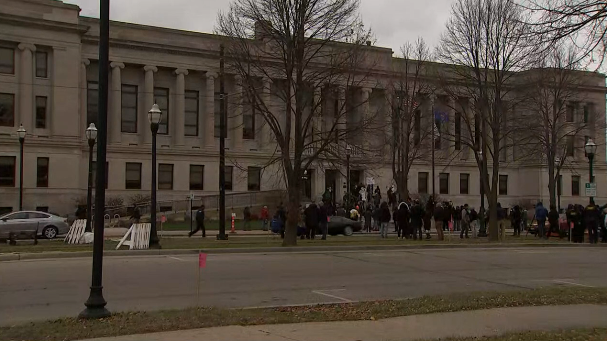 rittenhouse trial live coverage watch a live stream outside courthouse nbc chicago