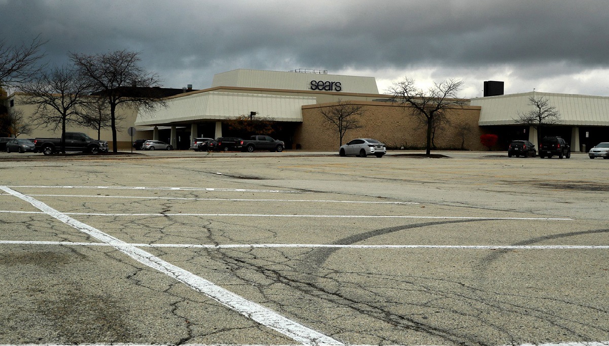  Das Äußere des Sears Store in der Woodfield Mall am Donnerstag, November. 11, 2021, vier Tage bevor es in Schaumburg, Illinois, dauerhaft geschlossen wird. (Stacey Wescott / Chicago Tribune / Tribune News Service über Getty Images)