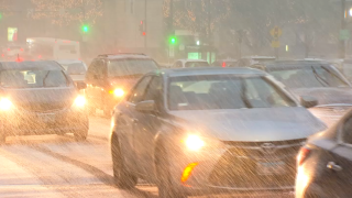 Foto de carros en la nieve