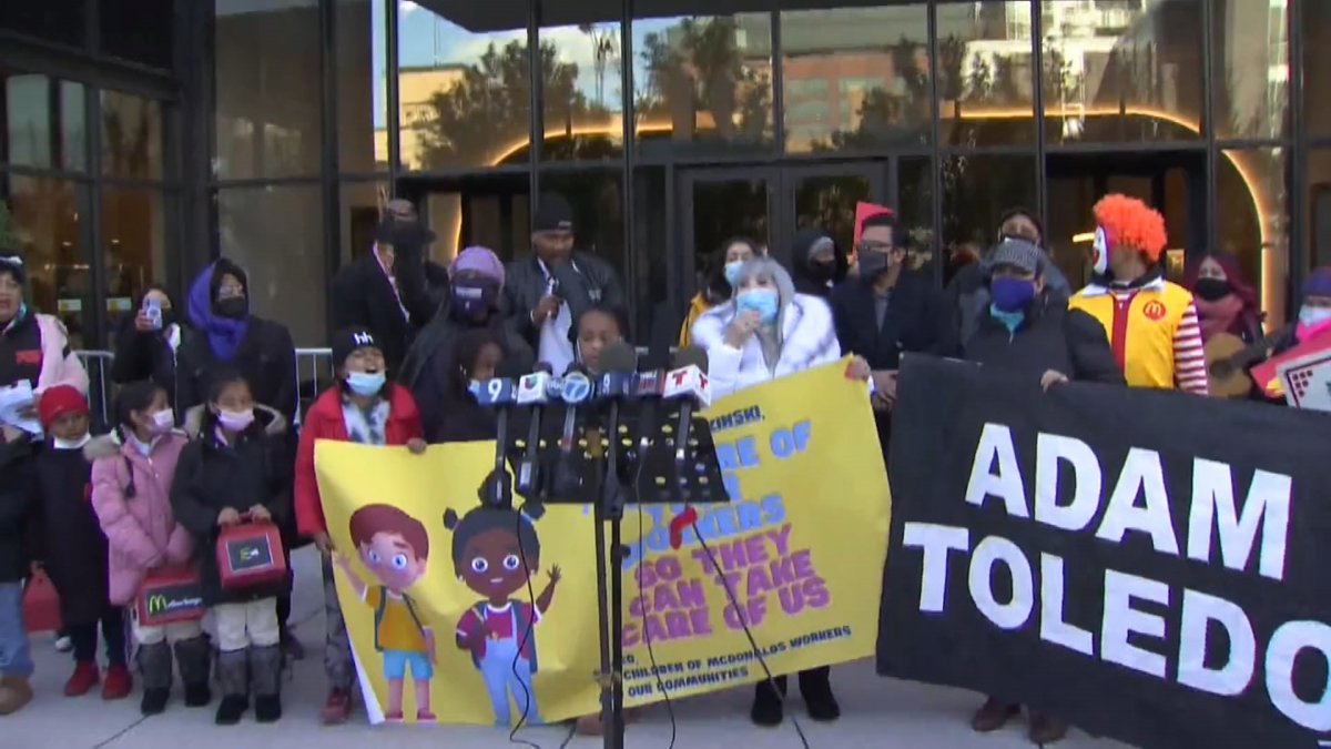 Protesters Blast Mcdonald S Boss Over Text Sent To Lightfoot After Adams Toledo Death Shooting Nbc Chicago Belgium News Protesters Blast Mcdonald S Boss Over Text Sent To Lightfoot After Adams Toledo Death Shooting Nbc Chicago Belgium News
