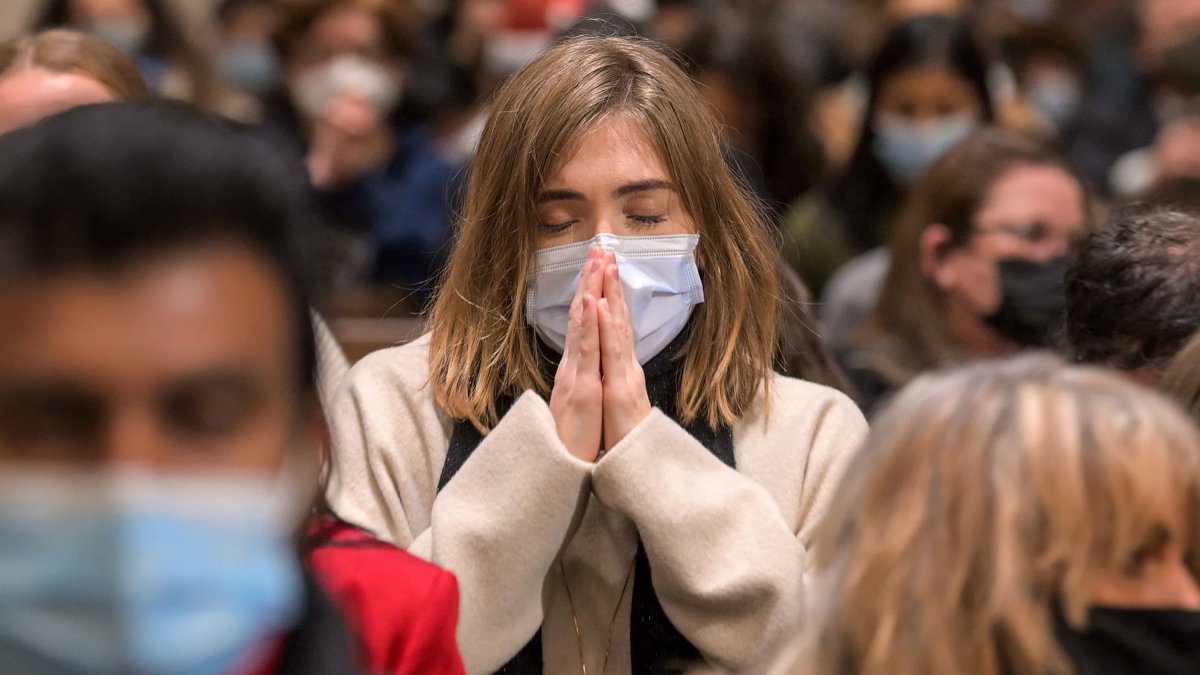 Illinois Coronavirus Updates: Holiday Masking, Pharmacies Limiting Purchases - Vimarsana News