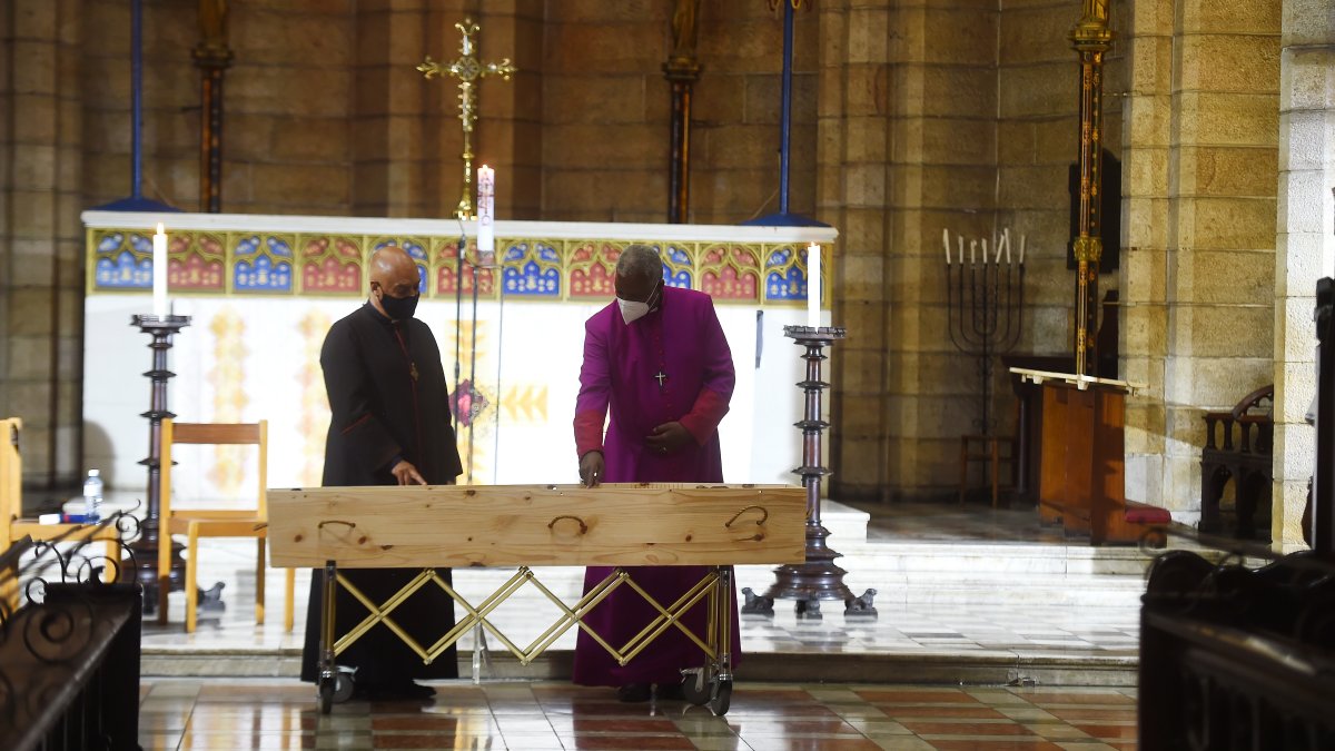 South Africans Pay Their Respects to Archbishop Desmond Tutu – NBC Chicago - Vimarsana News