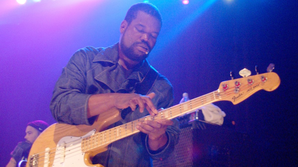 The Roots Bassist Leonard ‘Hub’ Hubbard Dies at 62 – NBC Chicago