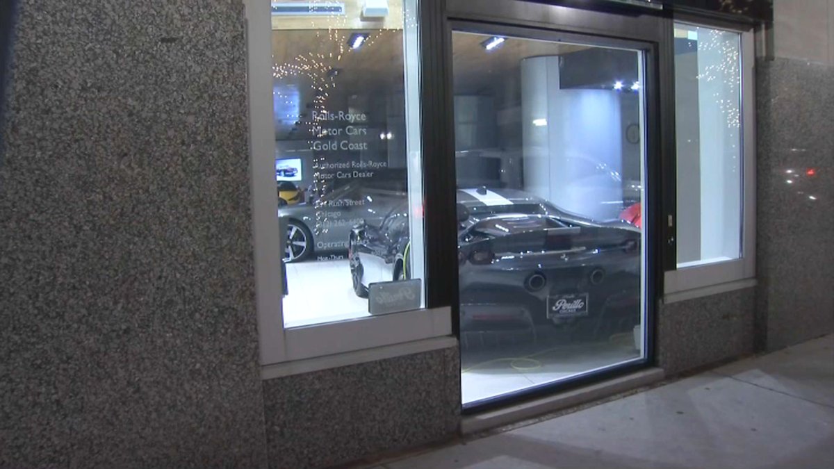 Suspects Sought in GrabandRun Theft at Gold Coast Car Dealership