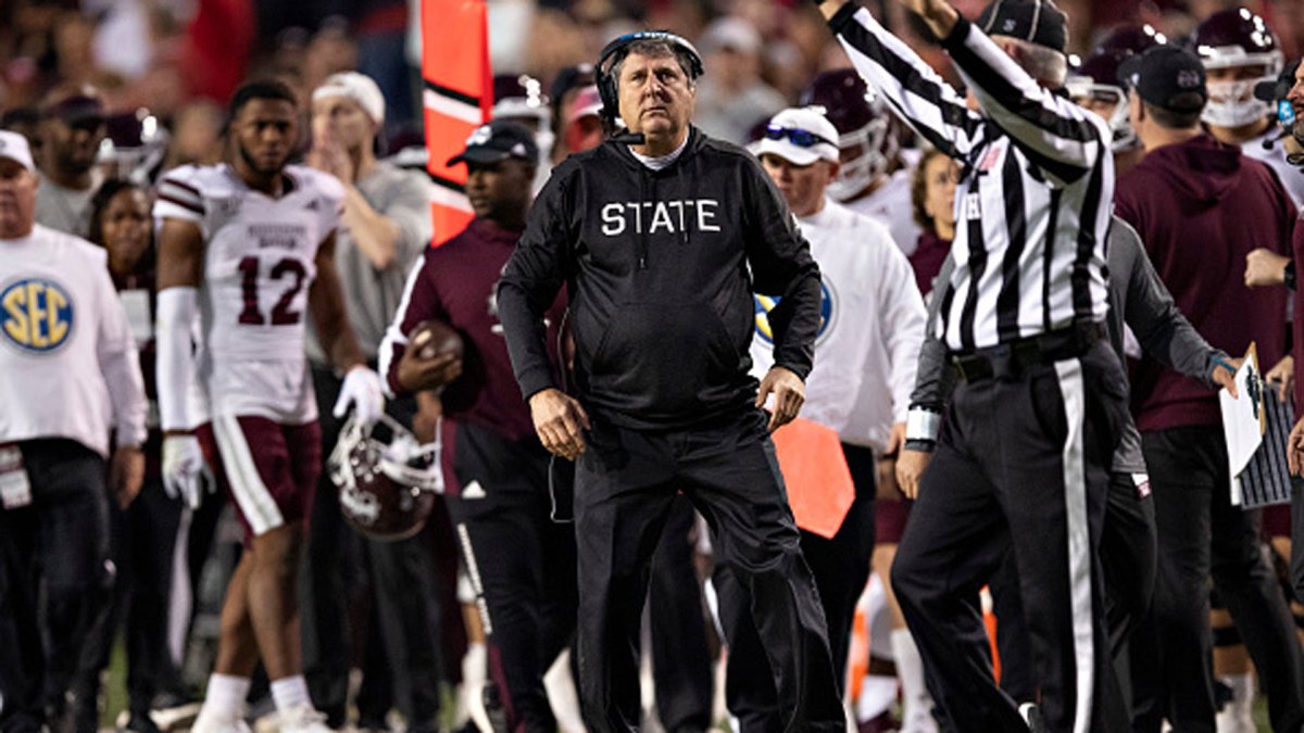 Mississippi State Football Coach Mike Leach in Critical Condition After  'Personal Health Issue' – NBC Chicago
