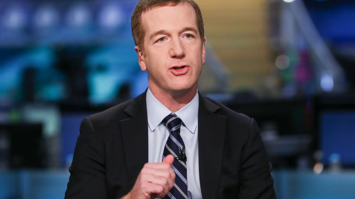 'Double Down' on Defense Because Stocks Will Plunge Another 10%, Morgan Stanley's Mike Wilson Warns – NBC Chicago - Vimarsana News