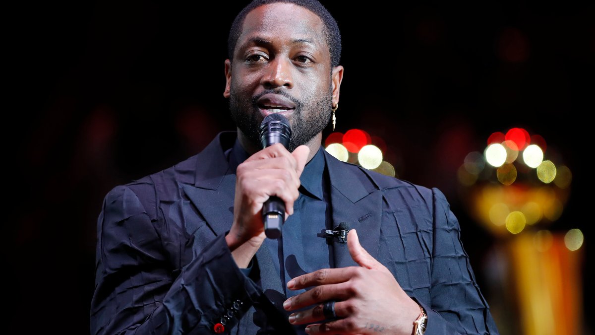 NBA Legend Dwyane Wade Likes to Take Risks in Business, and Now He's Getting Into NFTs - Vimarsana News