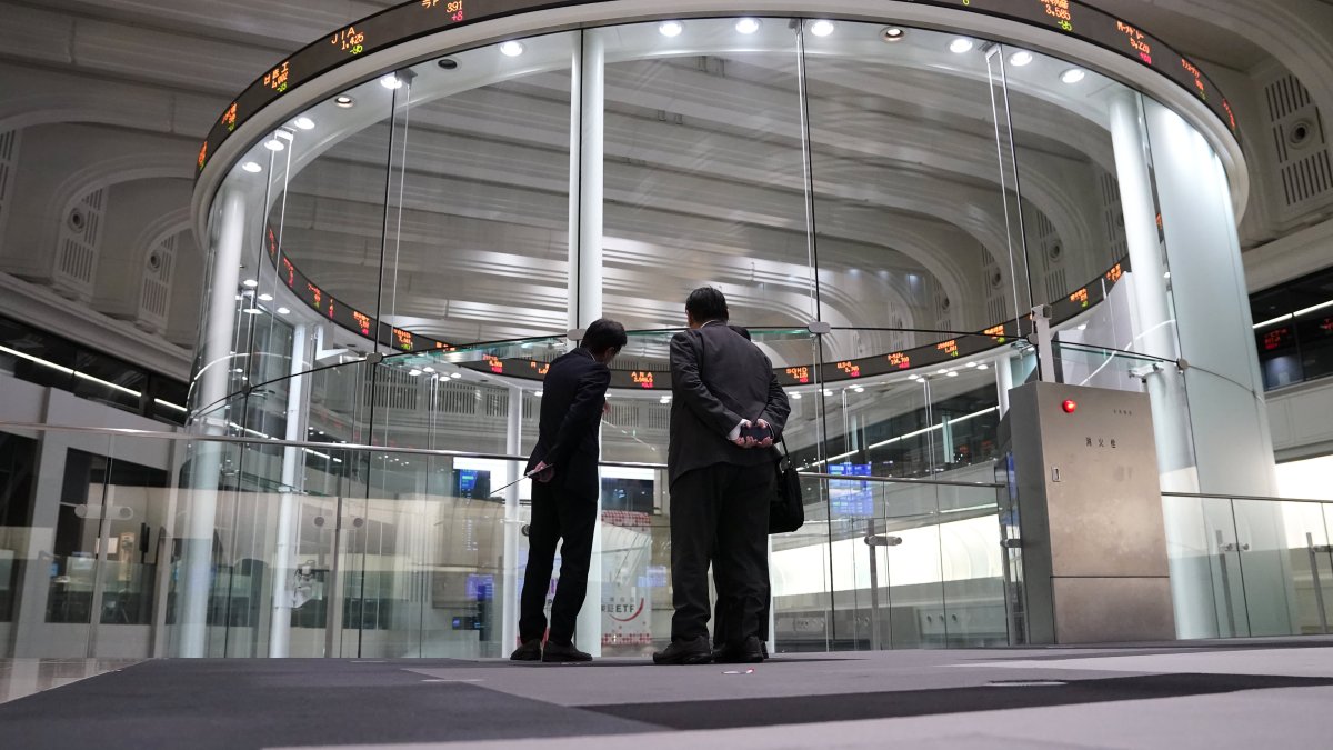 Japan's Nikkei Falls Nearly 2% as Asia Stocks Track Wall Street Declines; Oil Prices Slip 2% - Vimarsana News