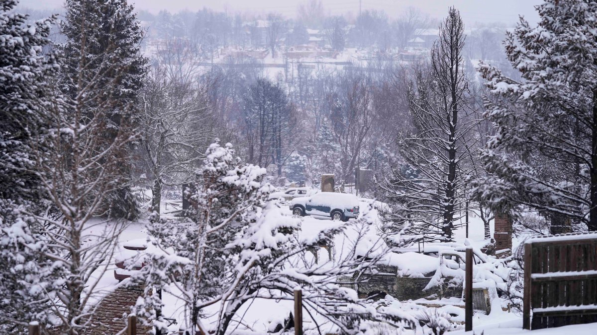 Officials Probe Cause of Massive Colorado Fire; 3 Missing - Vimarsana News