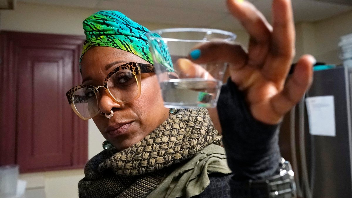After Flint, US Must Win Over Public Wary of Tap Water – NBC Chicago - Vimarsana News