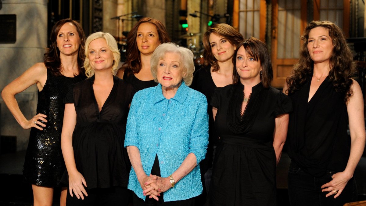 Betty White 'SNL' Episode Re-Airing on NBC – NBC Chicago - Vimarsana News