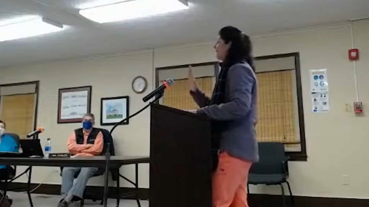 Virginia Mom Charged in Threat to Bring Guns to School Over Masks – NBC Chicago - Vimarsana News