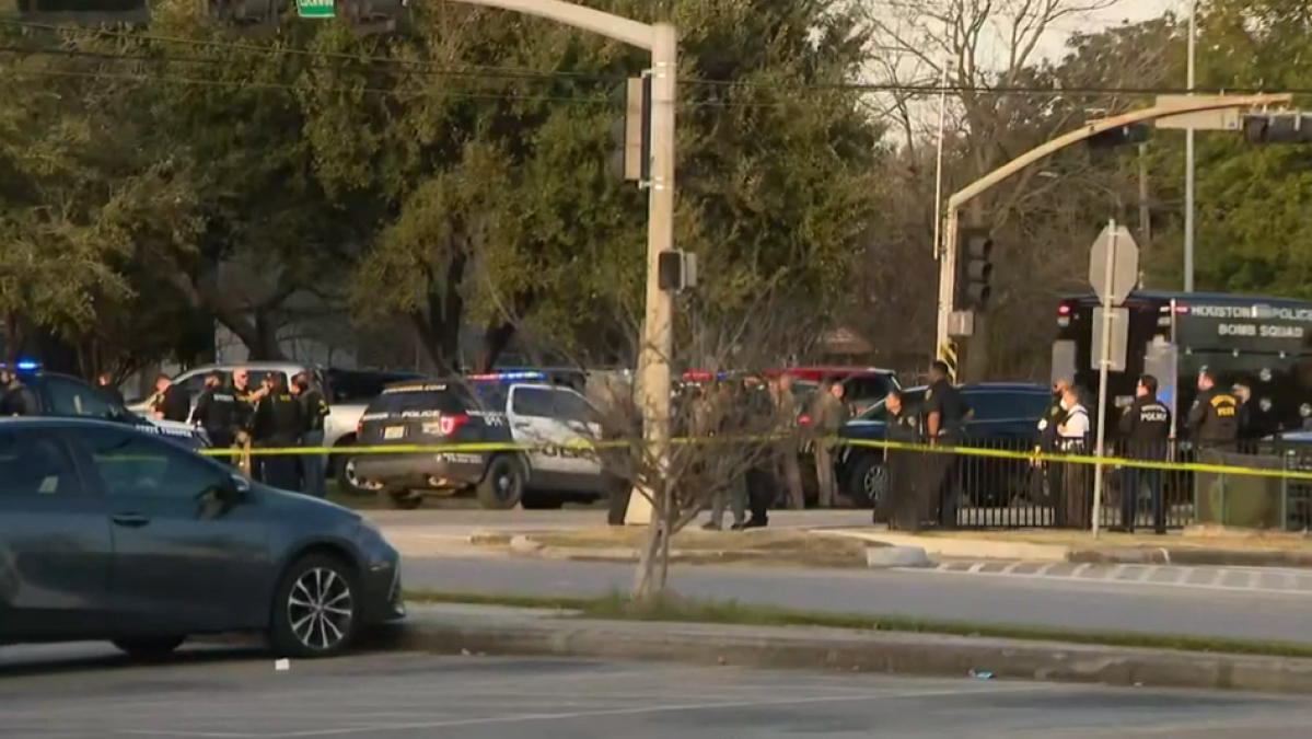 3 Houston Officers Shot, Man Arrested After Chaotic Chase – NBC Chicago